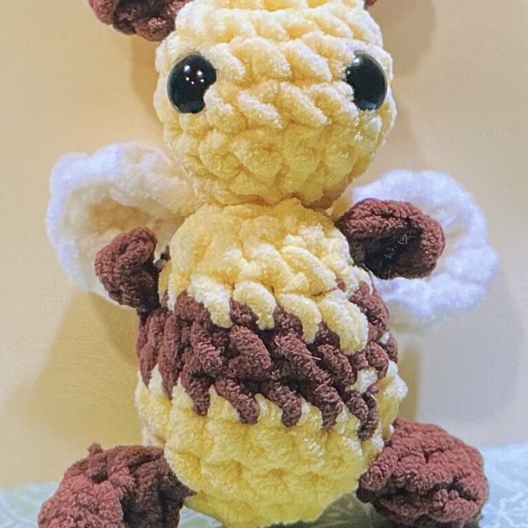 Crochet bee SHIPPING INCLUDED IN PRICE