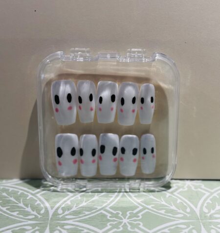 Ghost press on nails SIZE MEDIUM SHIPPING INCLUDED IN PRICE